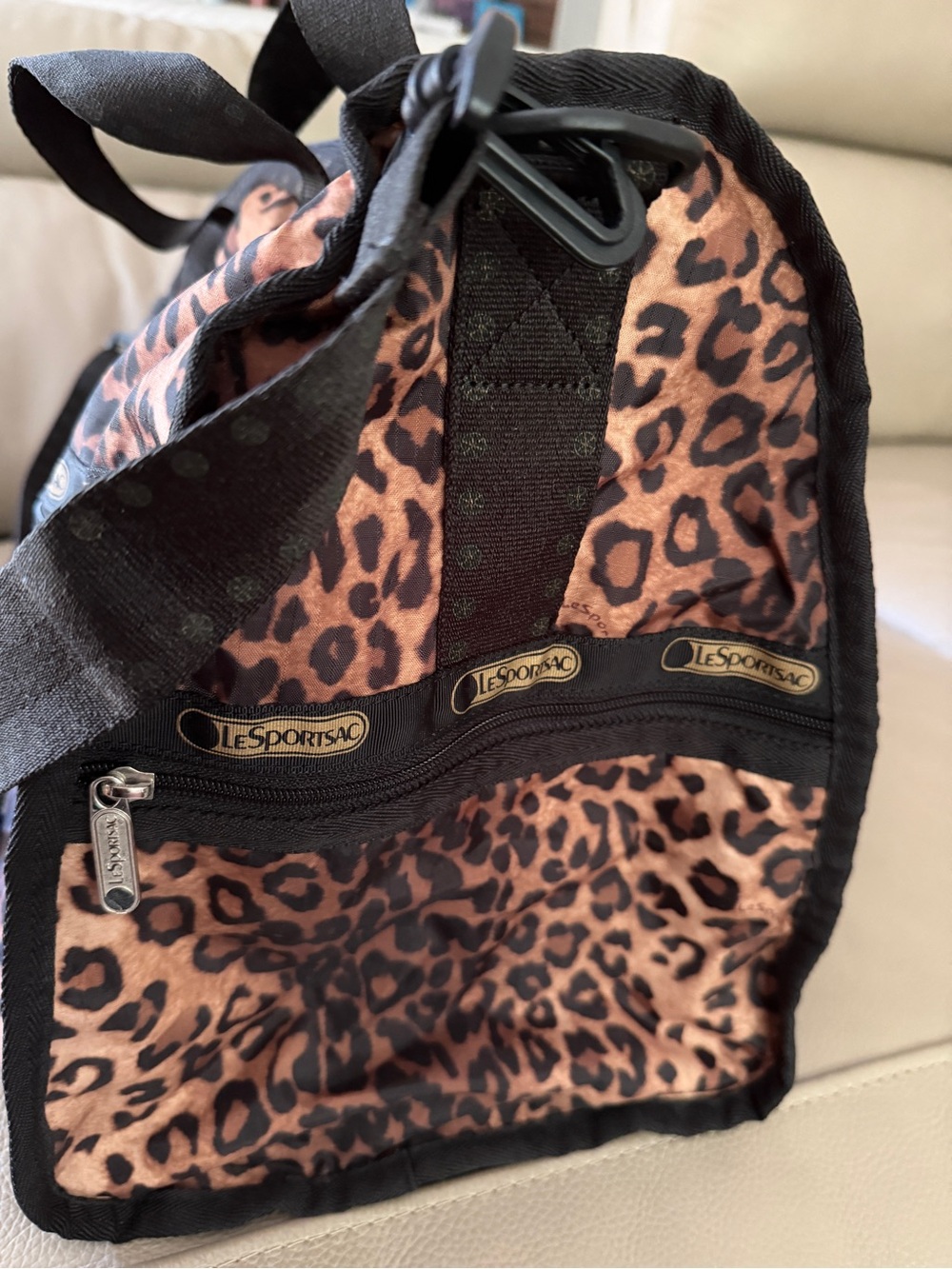 Lesportsac Leopard Print Black/Brown Weekender Duffel Bag ShoulderStrap Zippered - Picture 6 of 16